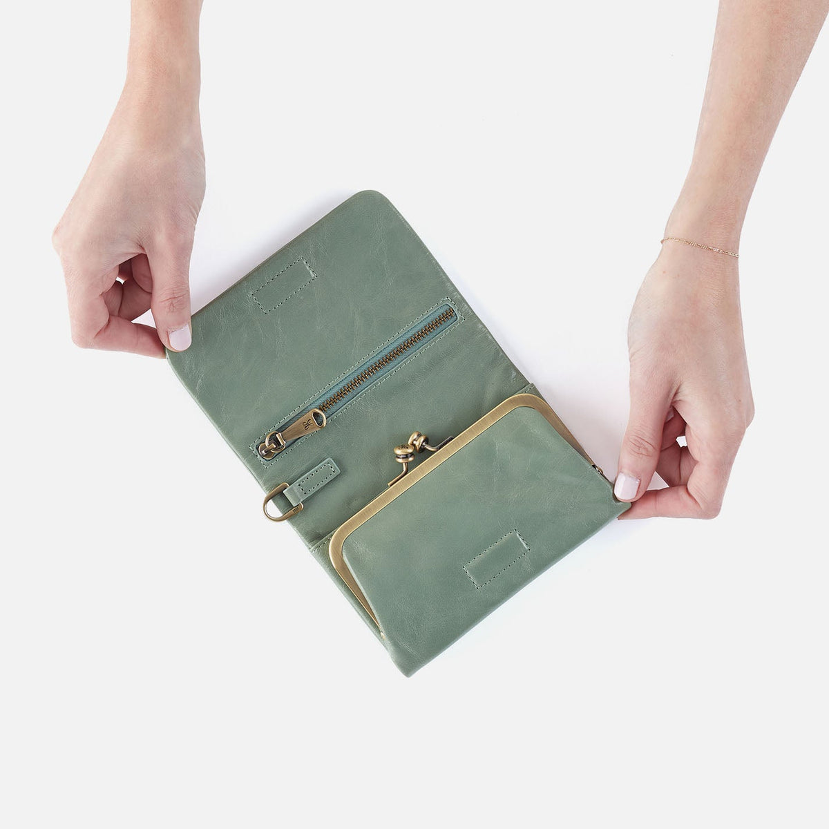 HOBO Signature - Ross Bead Wristlet In Polished Leather - Jade