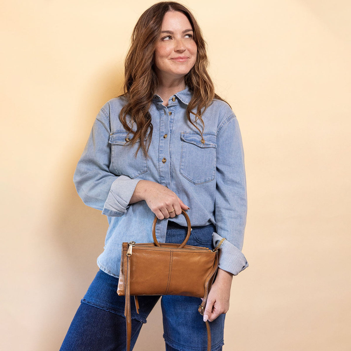 HOBO Trending - Sable Crossbody In Polished Leather - Truffle