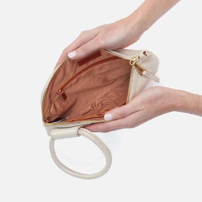 HOBO Essential - Sable Wristlet In Metallic Leather - Sand Shimmer