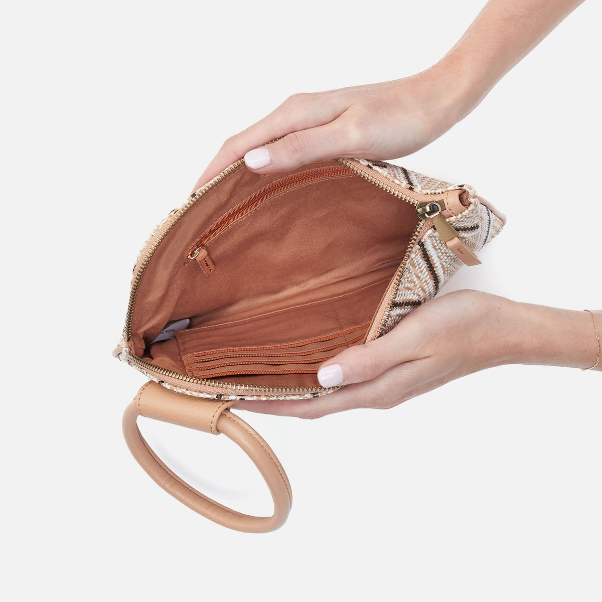 HOBO Great Value - Sable Wristlet In Multi Weave With Leather Trim - Cream Raffia