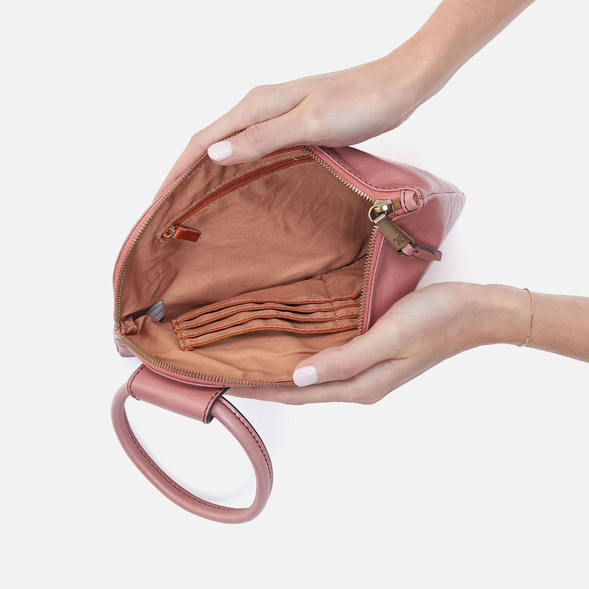 HOBO Signature - Sable Wristlet In Polished Leather - Rose