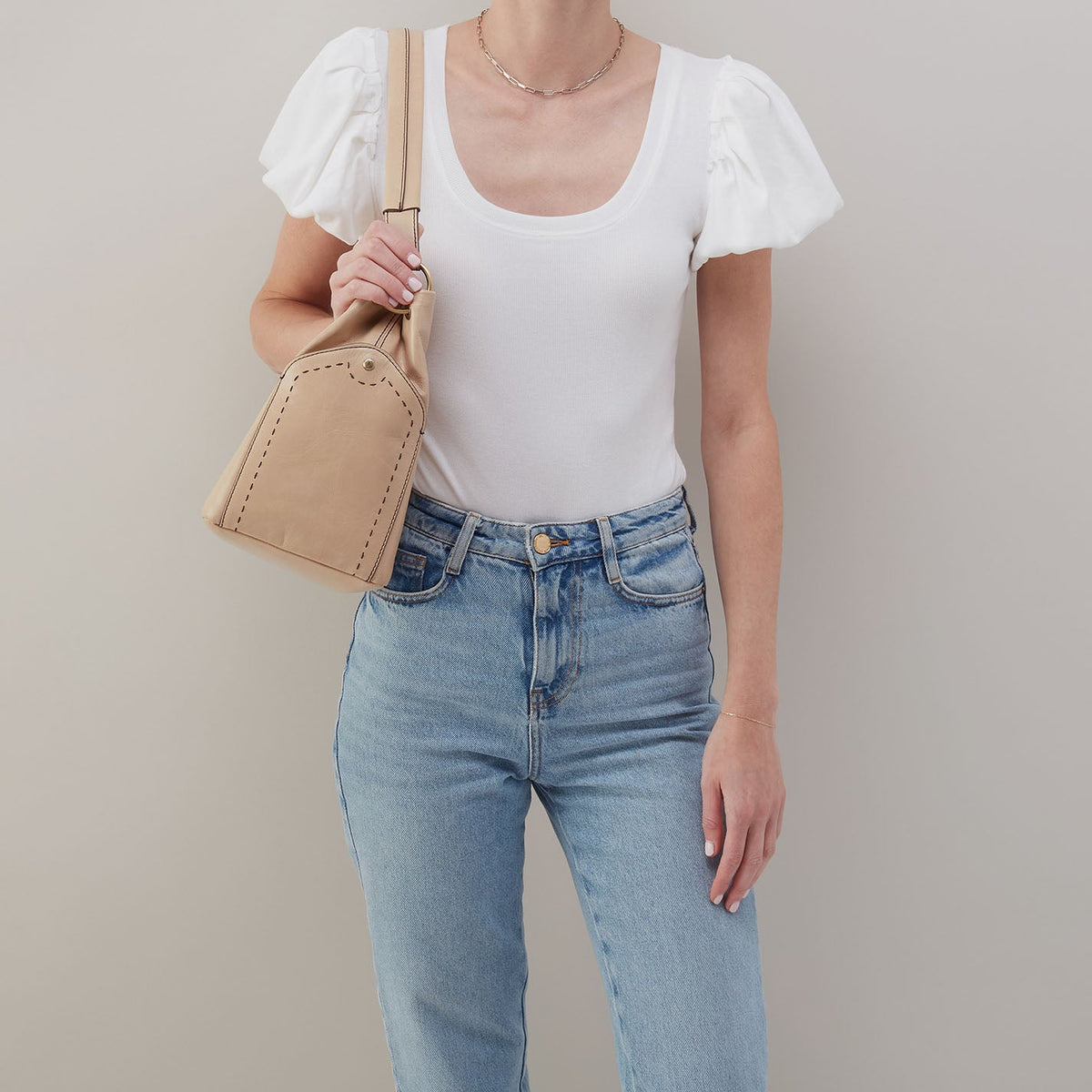 HOBO Popular - Seneca Shoulder Bag In Polished Leather - Sand