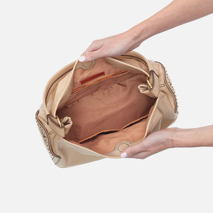 HOBO Popular - Seneca Shoulder Bag In Polished Leather - Sand