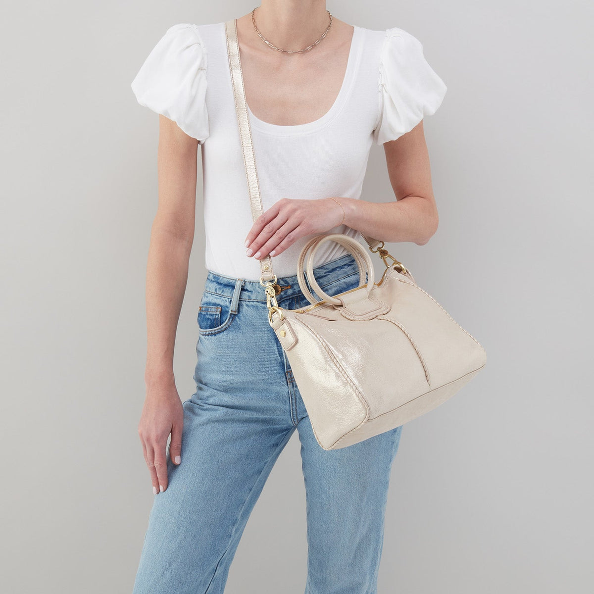 HOBO Sale - Sheila Medium Satchel In Metallic Leather - Sand Shimmer