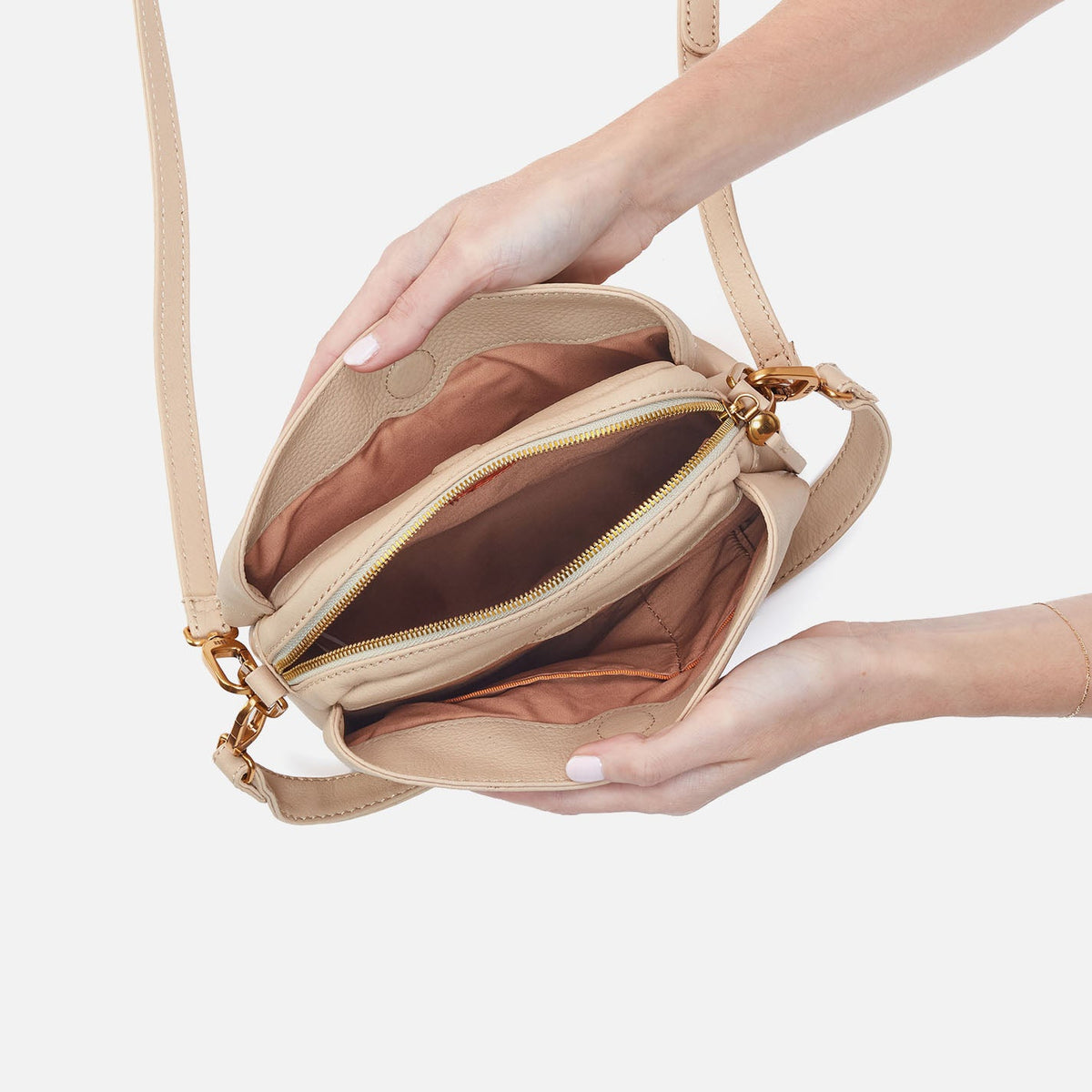 HOBO Featured - Starr Convertible Shoulder Bag in Pebbled Leather - Linen