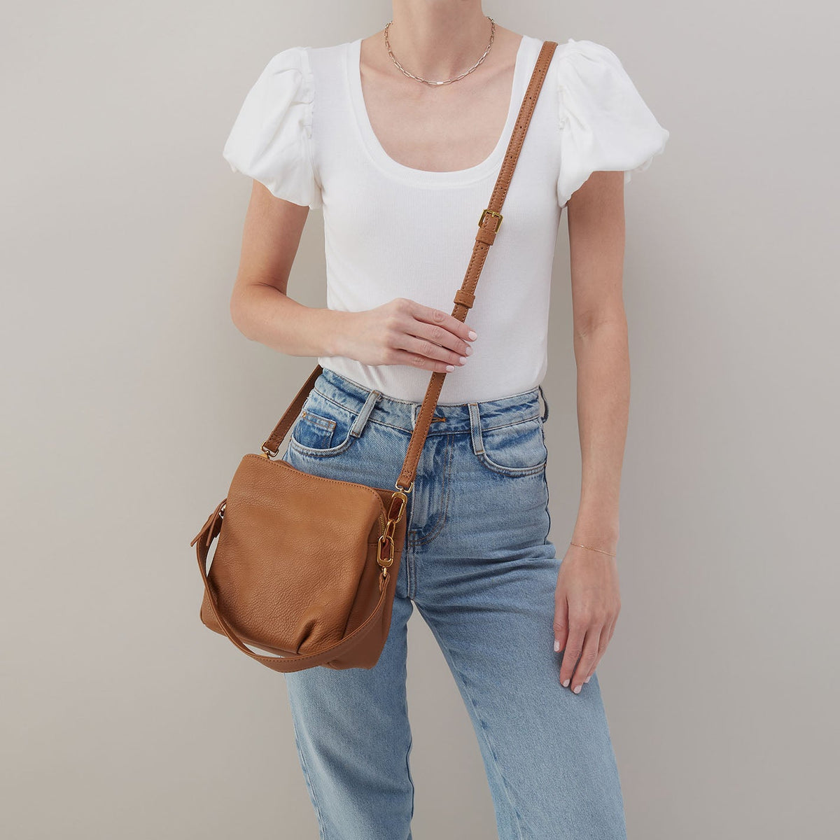 HOBO Deals - Starr Convertible Shoulder Bag in Pebbled Leather - Warm Honey