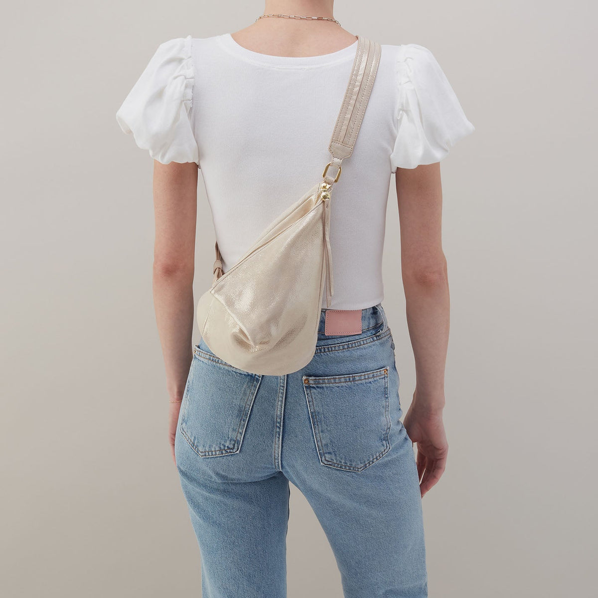 HOBO Special Offer - Sway Small Sling In Metallic Leather - Sand Shimmer