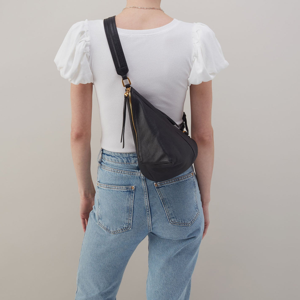 HOBO Exclusive - Sway Small Sling In Pebbled Leather - Black