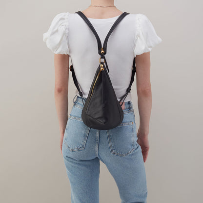HOBO Exclusive - Sway Small Sling In Pebbled Leather - Black