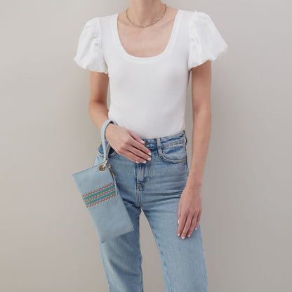 HOBO Value - Vida Wristlet In Buffed Leather - Sky