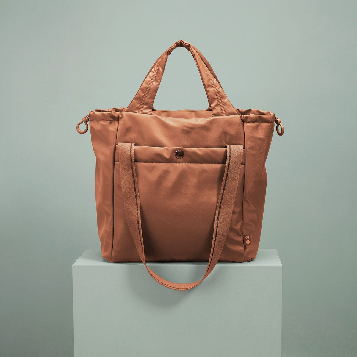 HOBO Great Value - PLACES TO GO Tote in CaRefiber recycled nylon - Dune