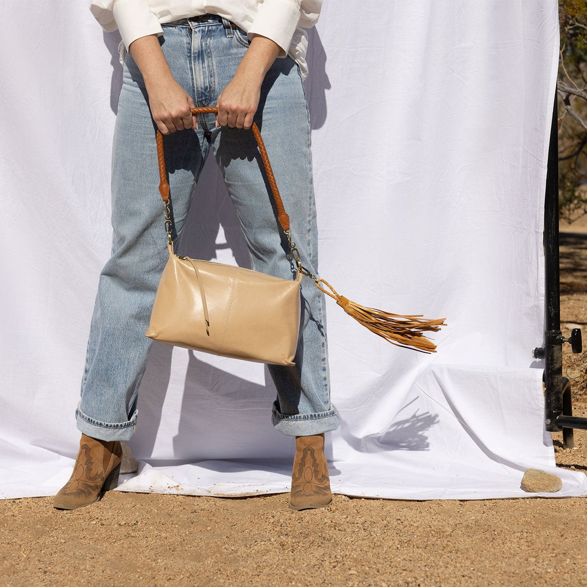 HOBO Smart Buy - Avon Shoulder Bag In Polished Leather - Sand