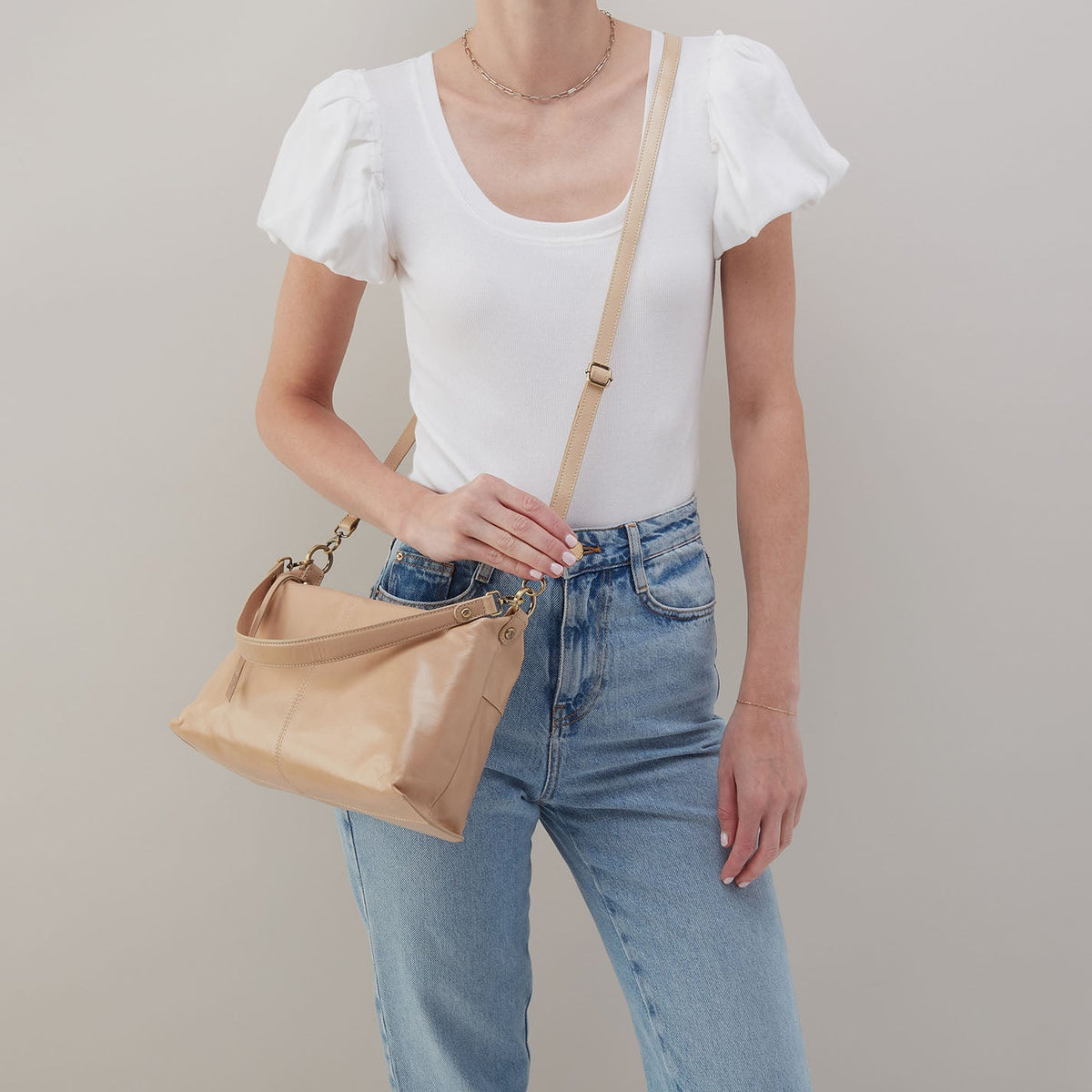 HOBO Smart Buy - Avon Shoulder Bag In Polished Leather - Sand