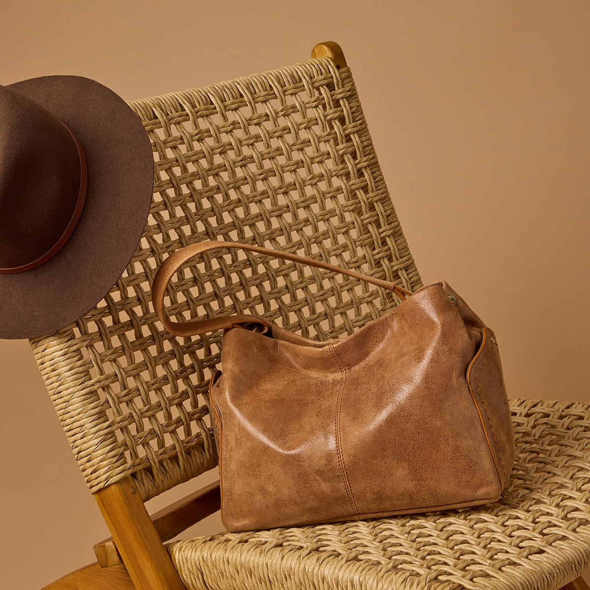 HOBO Smart Buy - Seneca Shoulder Bag In Buffed Leather - Whiskey