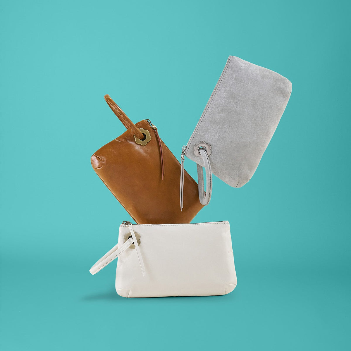 HOBO Premium - Daisy Daze Large Wristlet In Buffed Leather - Misty Harbor