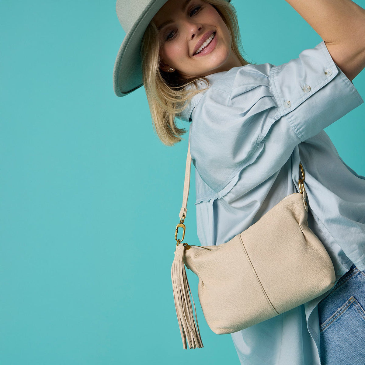 HOBO Classic - Kori Crossbody In Pebbled Leather - Birch