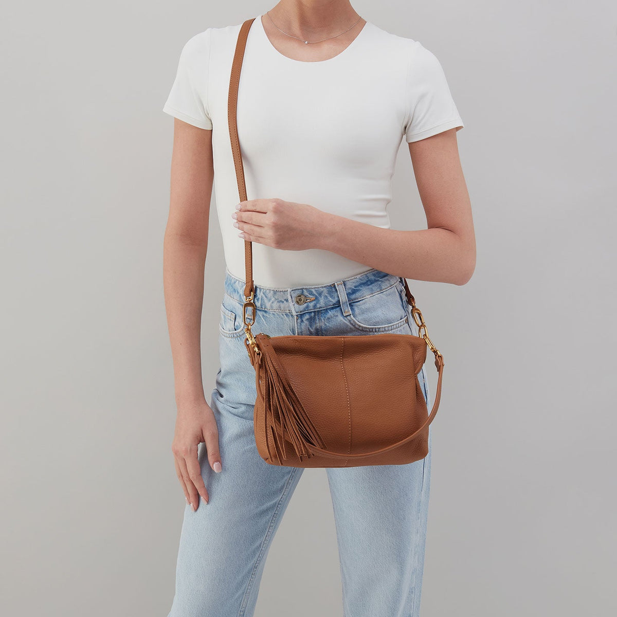 HOBO Exclusive - Kori Crossbody In Pebbled Leather - Warm Honey