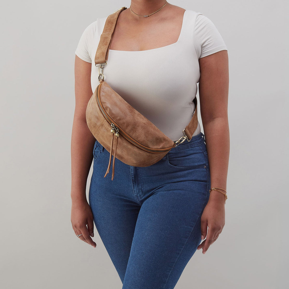 HOBO Signature - Hunter Medium Belt Bag In Buffed Leather - Whiskey