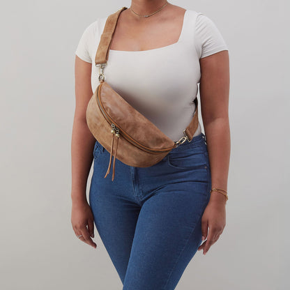 HOBO Signature - Hunter Medium Belt Bag In Buffed Leather - Whiskey