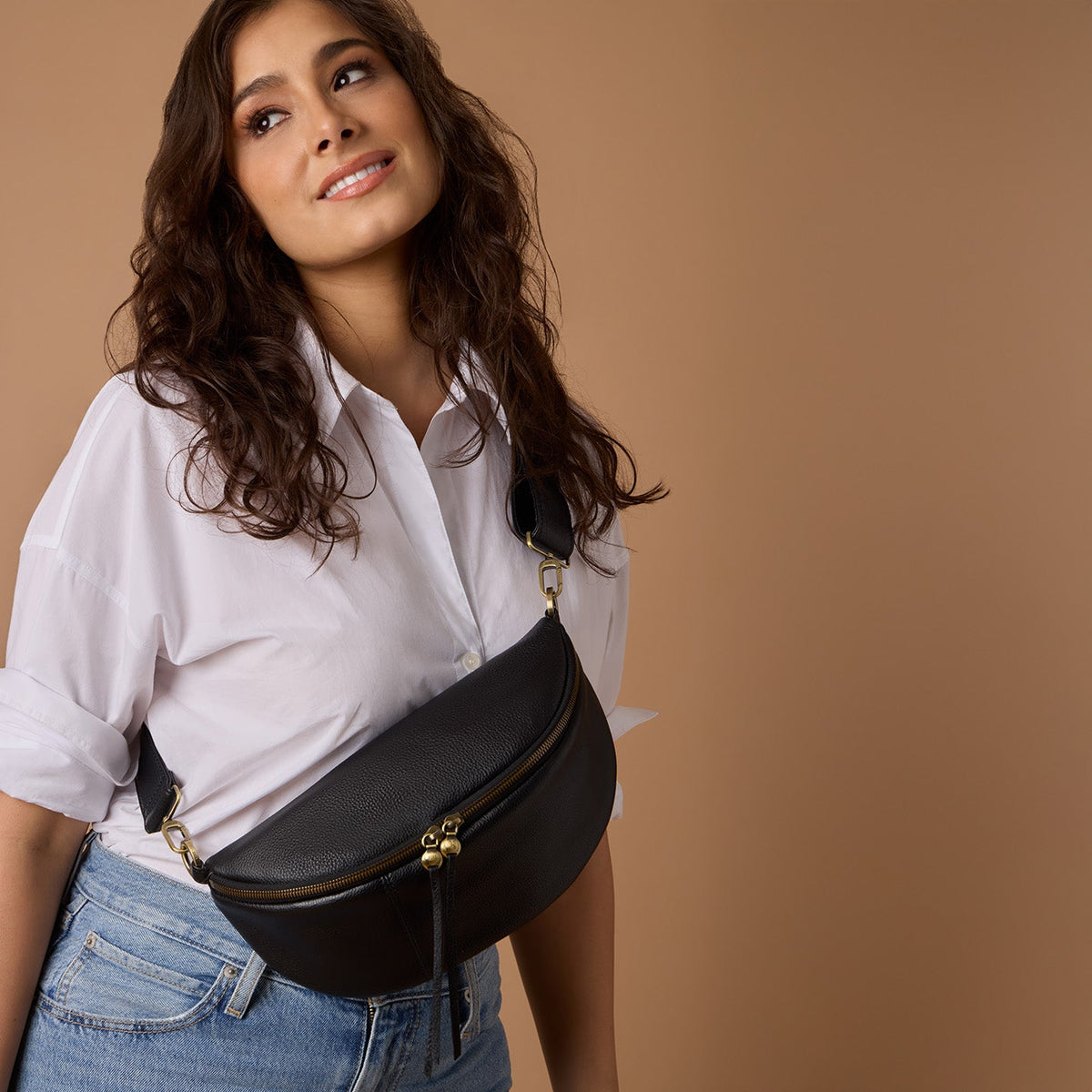 HOBO Trending - Hunter Medium Belt Bag In Pebbled Leather - Black