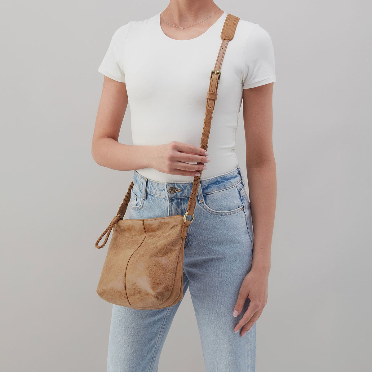 HOBO Special Offer - Lasso Medium Crossbody In Buffed Leather - Whiskey