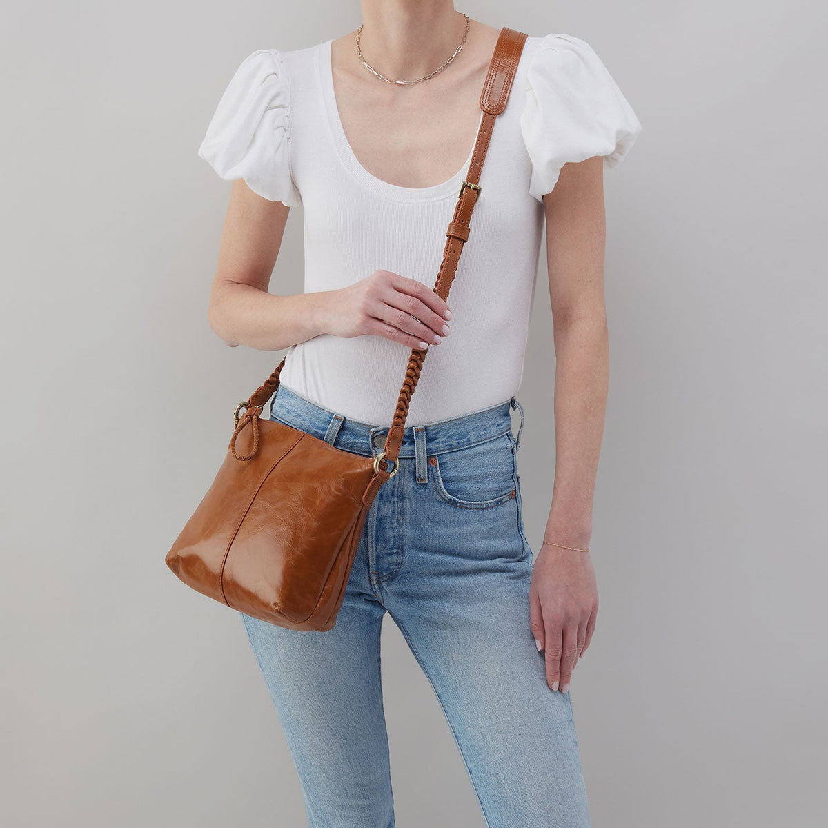 HOBO Latest - Lasso Medium Crossbody In Polished Leather - Truffle