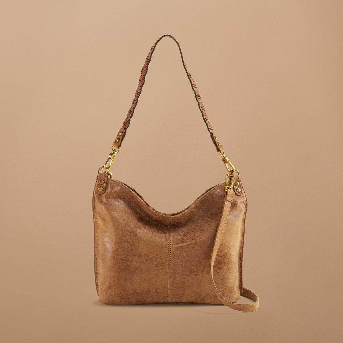 HOBO Essential - Pier Shoulder Bag In Buffed Leather - Whiskey