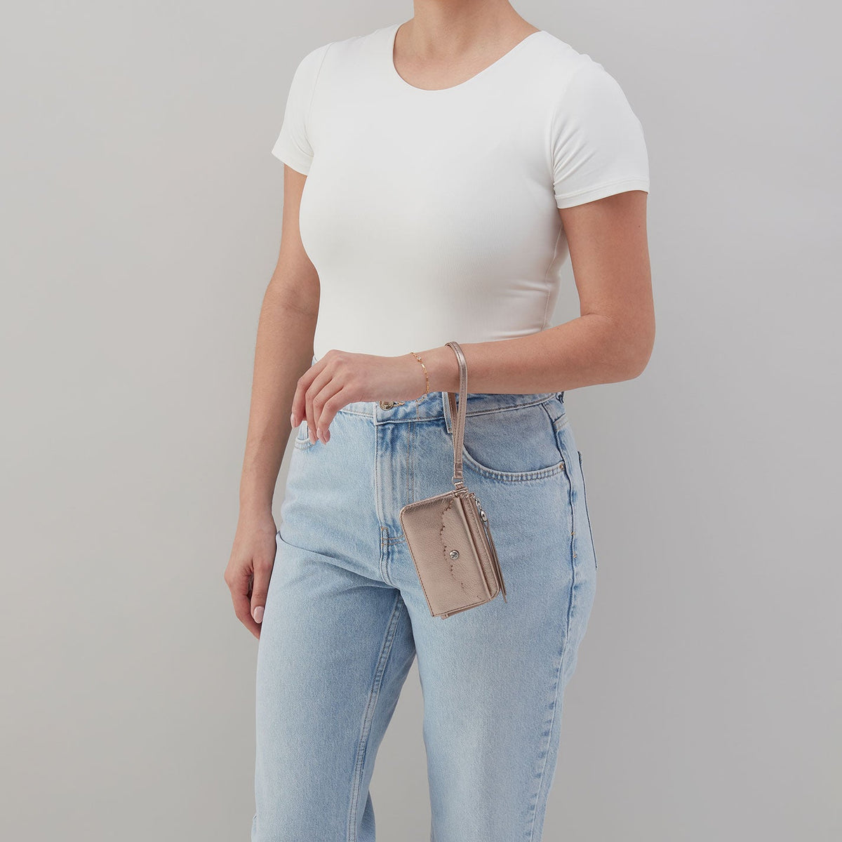 HOBO Essential - Tabby Card Wristlet In Metallic Leather - Cameo Quartz