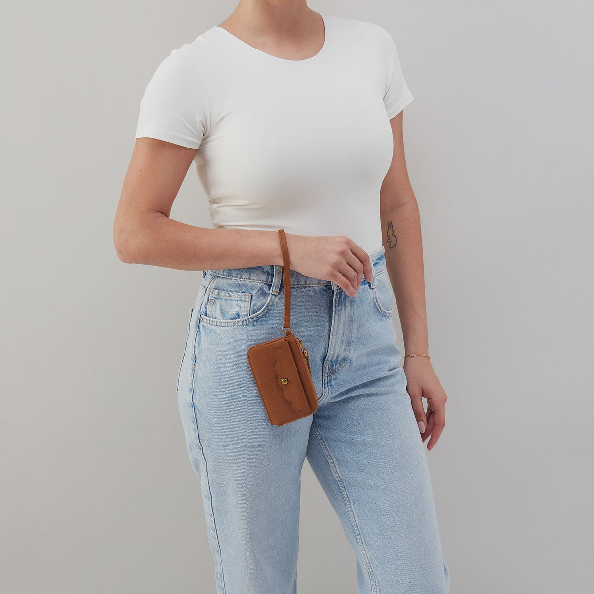 HOBO Best Seller - Tabby Card Wristlet In Pebbled Leather - Warm Honey